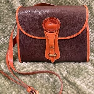 Dooney and Bourke R25 Medium Essex in Dark Brown.